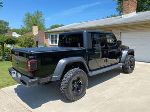 lot 11460 image: Gator ETX Soft Tri-Fold Truck Bed Tonneau Cover  59701  Fits 2020-2024 Jeep Gladiator (JT) wo Track Rail 5 Bed (60)