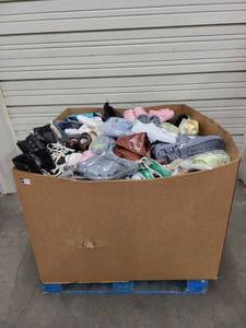 lot 7470 image: Assorted Shoe Pallet