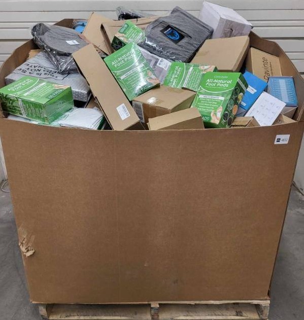 lot 4832 image: AMZ General Merchandise Gaylord Pallet