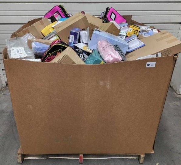 lot 4831 image: AMZ General Merchandise Gaylord Pallet