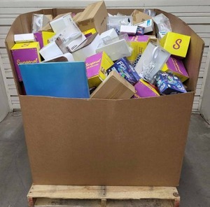 lot 4844 image: AMZ General Merchandise Gaylord Pallet