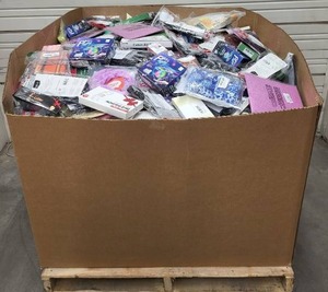 lot 4846 image: Amazon General Merchandise HPC SmallsFlats Gaylord Pallet