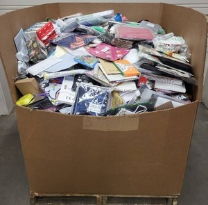 lot 4847 image: Amazon General Merchandise HPC SmallsFlats Gaylord Pallet