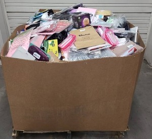 lot 4849 image: Amazon General Merchandise HPC SmallsFlats Gaylord Pallet