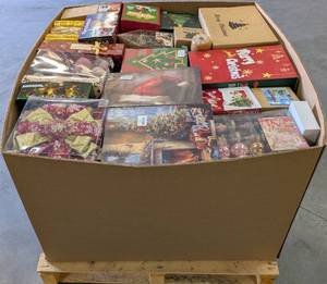 lot 61167 image: AMZ CHRISTMAS BOXED MERCHANDISE PALLET