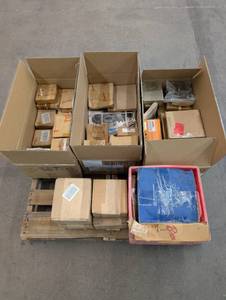 lot 242 image: Pallet of New Abbot Aluminum Lathe Chuck Jaws and Sprockets