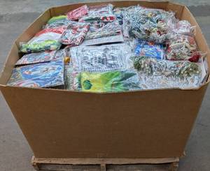 lot 1708 image: AMZ CHRISTMAS SoftFlat Mixed Merchandise Pallet