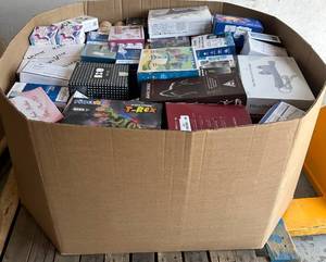 lot 65273 image: Premium Mixed Merch 25 AMZ Pallet - All NewFactory Sealed Items