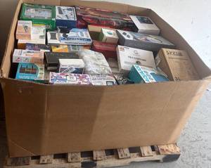 lot 65301 image: Premium Mixed Merch 25 AMZ Pallet - All NewFactory Sealed Items
