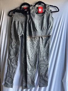 lot 2279 image: 2-Piece Seamless Legging Set with Bra Top  One Size Fits Most Activewear Set 2 Grey Sets