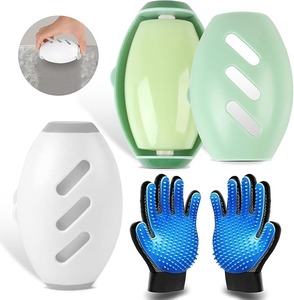 lot 8935 image: 2-in-1 Pet Hair Removal & Grooming Kit