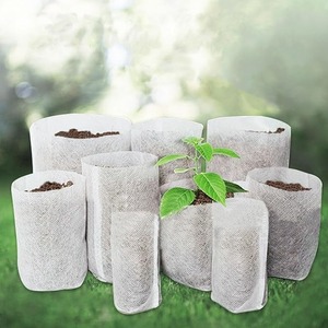 lot 22563 image: 300-Piece Non-Woven Seedling Bags (18 x 20cm)