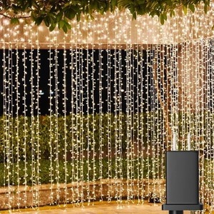 Warm Glow: 600 LED Extra-Large Window Curtain Lights
