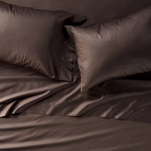 lot 2404 image:  Retail $120.00 King 600 Thread Count Sateen Sheet Set Dark Fig - Casaluna