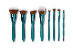 lot 2407 image: Sonia Kashuk Essential Collection Complete Makeup Brush Set - 8PC