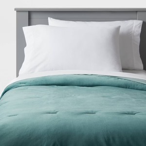 lot 2429 image: Twin Velvet Kids Quilt Twilight Green - Pillowfort OEKO-TEX Certified, Polyester, Twin Bedding for Teens & Kids