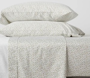 lot 2475 image: Threshold Printed Performance 400 Thread Count Sheet Set King
