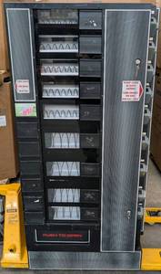 WCI Model FMR3 Combination Snack & Beverage Vending Machine