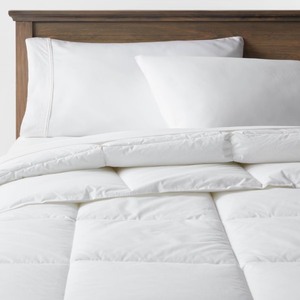 lot 3998 image: FullQueen All Seasons Performance Down Alternative Comforter - Threshold 250 Thread Count, Moisture-Wicking, Machine Washable