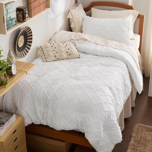 lot 2670 image: Bedsure Twin Comforter Set - White Boho Twin Comforter, Shabby Chic Dorm Bedding Set for Kids, 2 Pieces Modern Farmhouse Bed Set, Includes 1 Pillow Sham