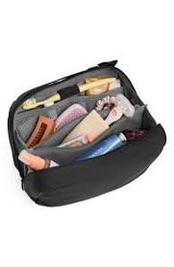 lot 22776 image: Versatile 2.5L Travel Toiletry Bag  TSA-Ready with Ventilated Toothbrush Pocket