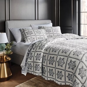 lot 4139 image: Holiday Matelasse Quilt Set - Threshold