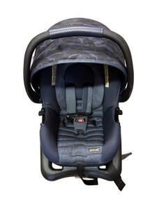 lot 4186 image: Safety 1� onBoard Insta-Latch DLX Infant Car Seat with Base, Baby Car Seat for 4-30 lbs., Rear Facing Car Seat, Newburyport