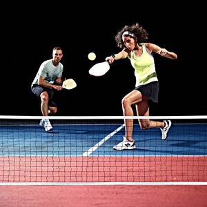 lot 2882 image: Franklin Sports Quikset Pickleball Net Steel Frame & Polyethylene Material