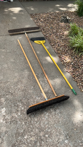 lot 5 image: Lot of Push Brooms & Small Cleaning Brush