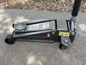 lot 9 image: Pittsburgh Automotive 3 Ton Heavy Duty Floor Jack