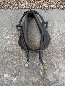 lot 18 image: Vintage Mule Collar with Hames