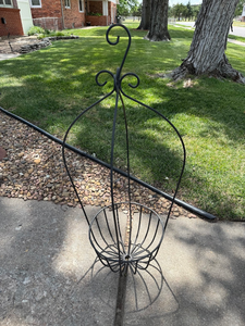 lot 19 image: Black Metal Hanging Plant Stand  Basket Holder 42