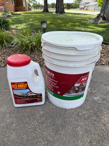 lot 22 image: Ice Melt Bucket & Road Runner Ice Melt Jug