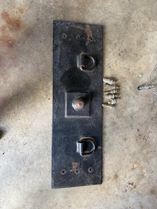 lot 24 image: Heavy Duty Trailer Hitch Plate with Tow Ball & D-Rings 2Ball