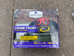 lot 64 image: 33 Gallon Large Trash Bags