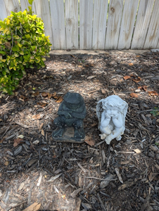 lot 107 image: Garden Dcor Statue Pair  Resting Frog & Cherub Angel Figurines