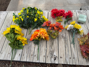 lot 133 image: Assorted Artificial Floral & Fall Dcor Lot
