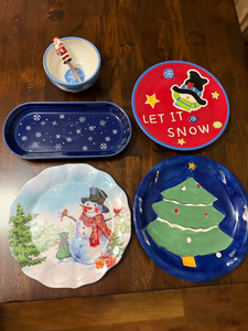 lot 143 image: Christmas Serving Dishes, Bowl & Glass Plates Lot