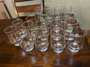lot 144 image: Vintage Christmas Holly Glassware Set  20 Pieces