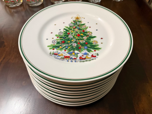 lot 145 image: Set of 10 Christmas Tree Holiday Dinner Plates