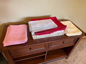 lot 150 image: Large Lot of Assorted Placemats, Table Linens & Woven Basket