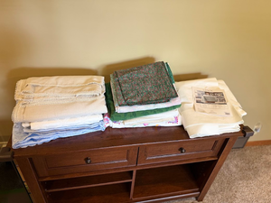 lot 151 image: Large Lot of Assorted Tablecloths, Linens & Lenox French Perle Tablecloth