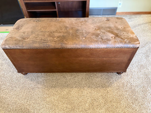 lot 152 image: American Furniture Classics Locking Gun Storage Bench with Hidden Safe Compartment