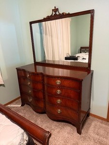lot 179 image: Vintage Cherry Finish Dresser with Mirror