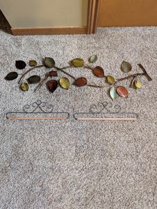 lot 217 image: Decorative Metal Leaf Wall Art & 2 Scroll Quilt Hangers