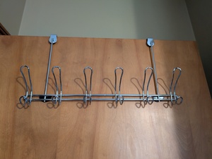 lot 242 image: Over-the-Door 12-Hook Organizer Rack