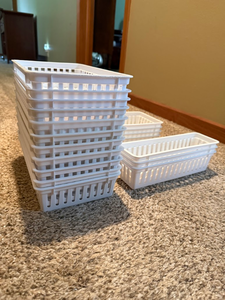 lot 251 image: Lot of White Plastic Organizer Baskets