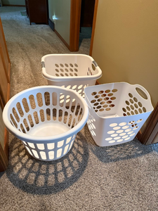 lot 252 image: Lot of 3 Plastic Laundry & Storage Baskets
