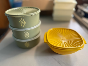 lot 264 image: Vintage Tupperware Harvest Gold Bowl & Retro Canister Storage Set