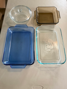 lot 274 image: 4-Piece Vintage Pyrex & Anchor Hocking Glass Bakeware Lot